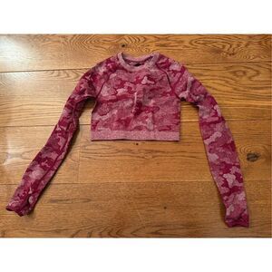 Seamless Pink Camo Cutout Back Cropped Long Sleeve – Size Small
